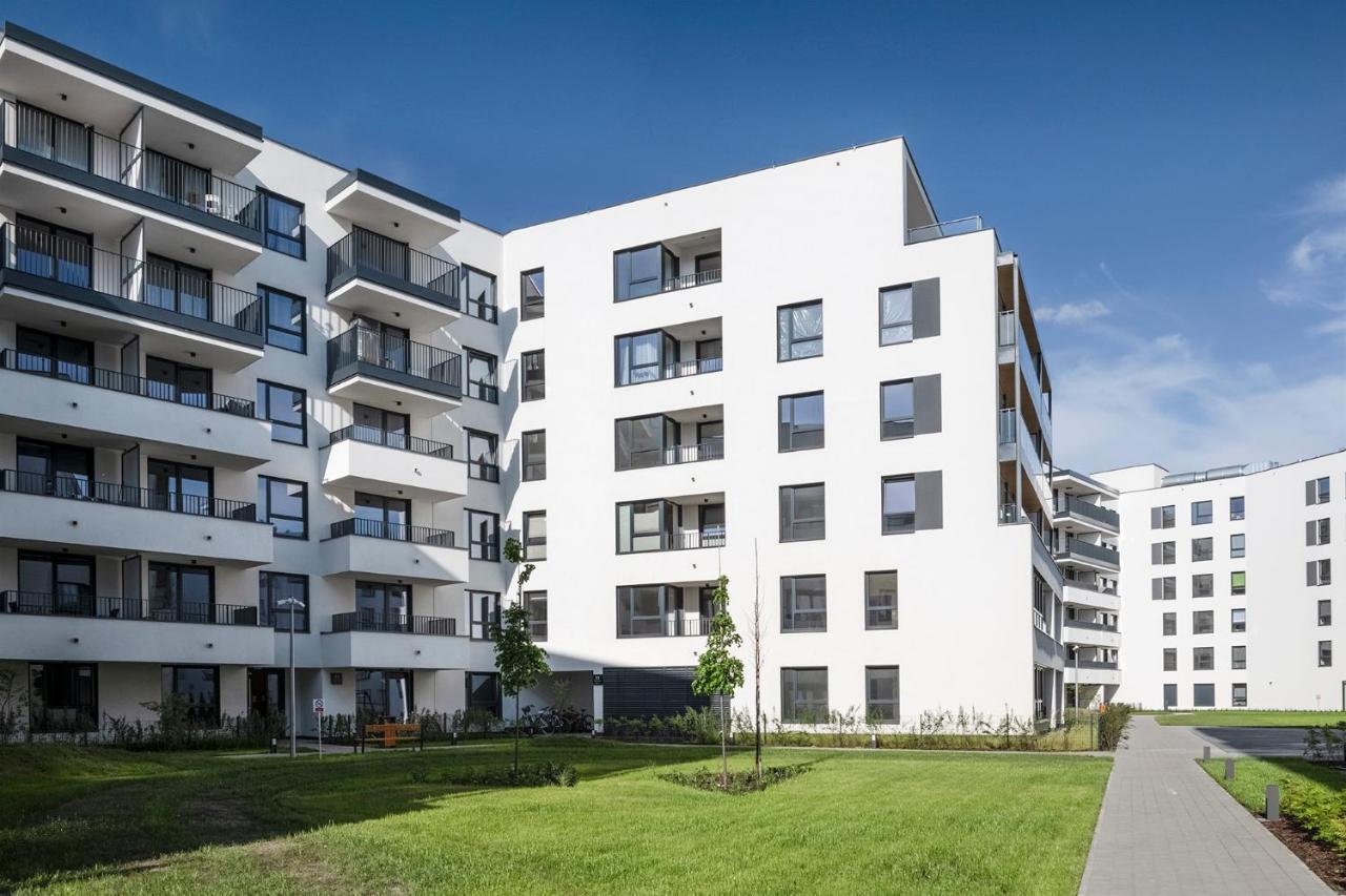 - Aparts Wlochy Apartment *