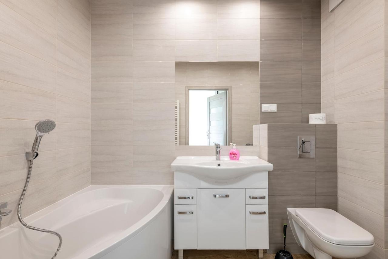 Apartment - Aparts Wlochy *