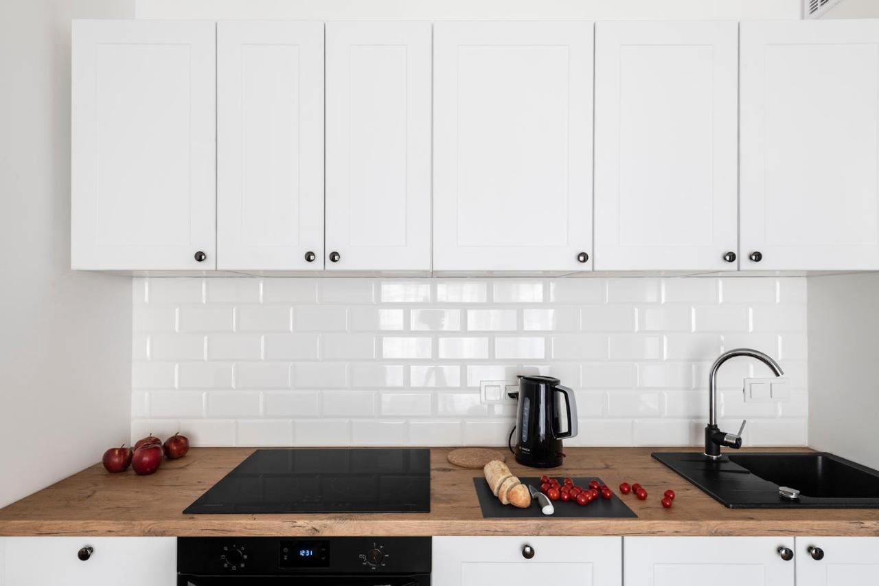 - Aparts Wlochy Apartment